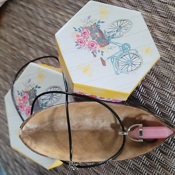 Jewelry - NEW Pink Rose Quartz  Necklace 🌹